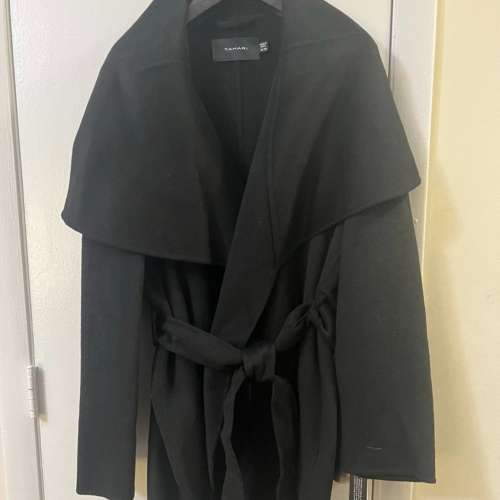 Tahari wool wrap coat with shawl color — size XL — Black color